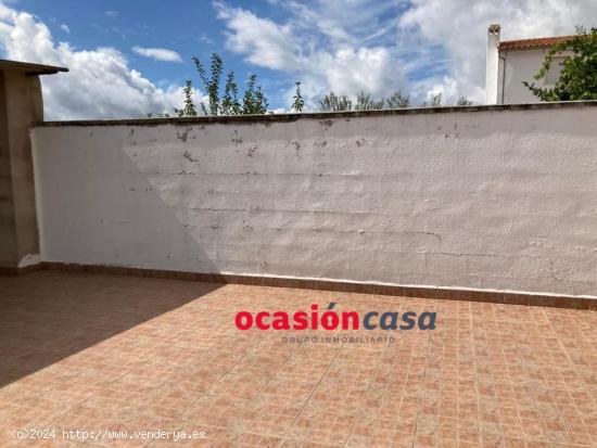 CASA CON AMPLIO PATIO Y TEJADO NUEVO - CORDOBA