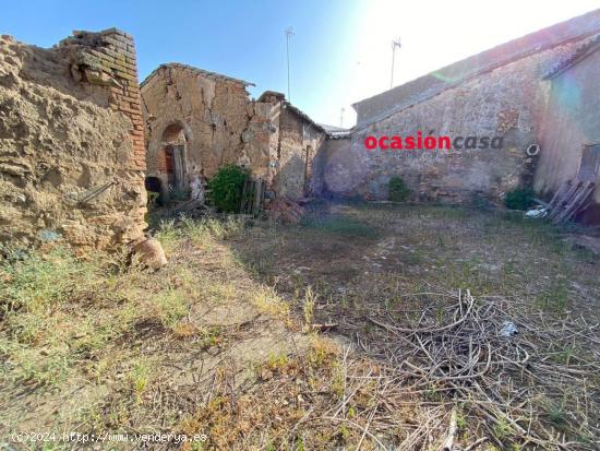 CASA CON TEJADO NUEVO Y GRAN PATIO - CORDOBA