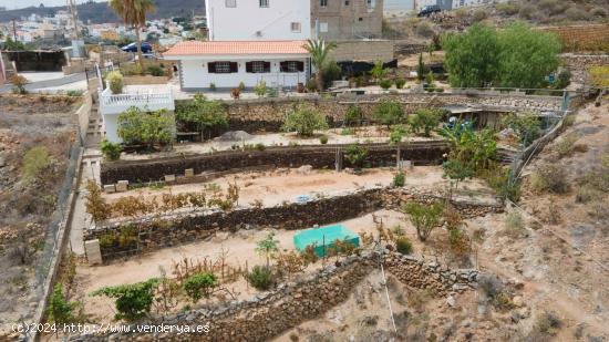 Finca Rústica con Casa y Terreno con Asentamiento Rural Adjunto - SANTA CRUZ DE TENERIFE