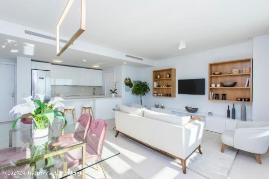 FUENGIROLA, CARVAJAL - PLANTA BAJA DE LUJO 3 DORMITORIOS CON TERRAZA GARAJE TRASTERO - MALAGA