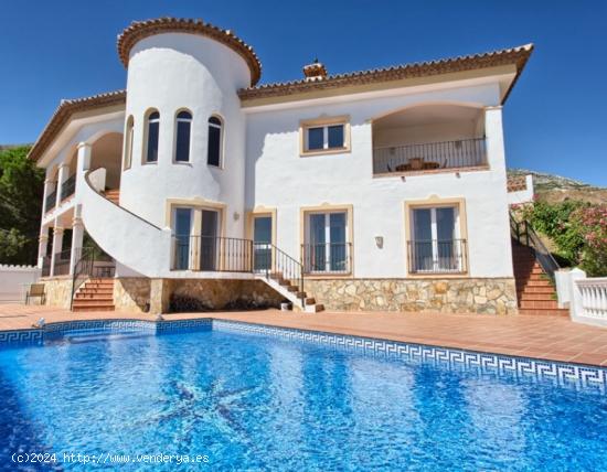 VALTOCADO - VILLA DE LUJO 3 DORMITORIOS CON TERRAZA PISCINA PROPIA Y PARKING - MALAGA