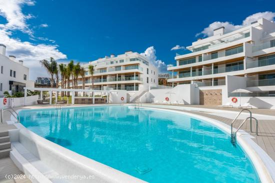  LA CALA DE MIJAS-Piso de lujo  2 DORMITORIOS Garaje solarium  PISCINA GIMNASIO SAUNA TRASTERO - MALA 