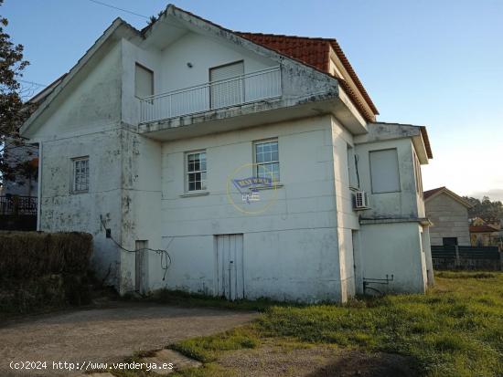 Casa a restaurar en el entorno de Candeán con amplia parcela - PONTEVEDRA