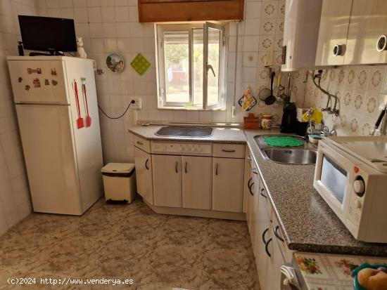  SE VENDE CASA EN MATANZA, DOS PLANTAS, COCHERA, COCINA DE VERANO Y AMPLIO PATIO. - LEON 