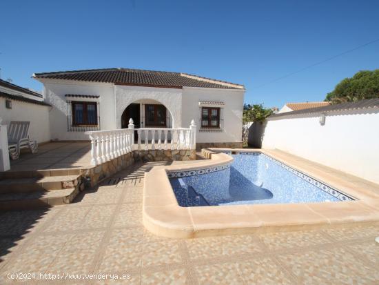  VILLA INDEPENDIENTE EN LA SIESTA - TORREVIEJA - ALICANTE 