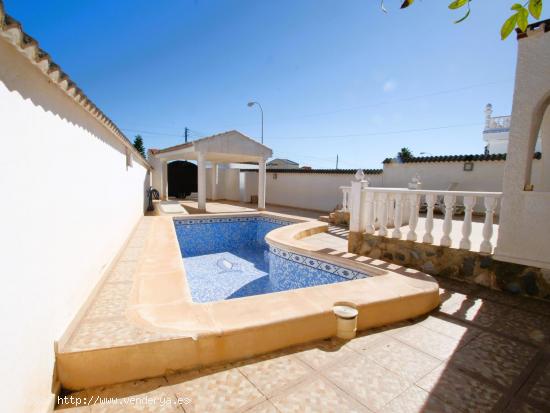 VILLA INDEPENDIENTE EN LA SIESTA - TORREVIEJA - ALICANTE