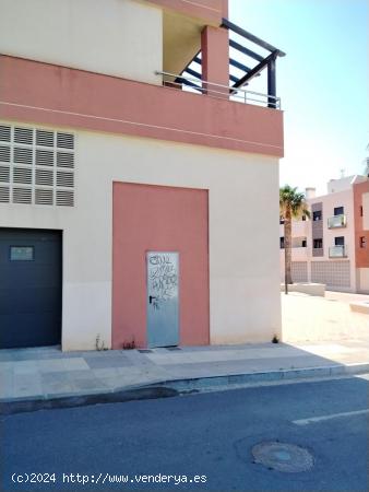  ¡Local en Alquiler en Urbanización El Pilar! - GRANADA 