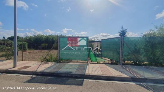 Este terreno urbano se encuentra en la hermosa playa de Daimús a solo 550m de la arena - VALENCIA