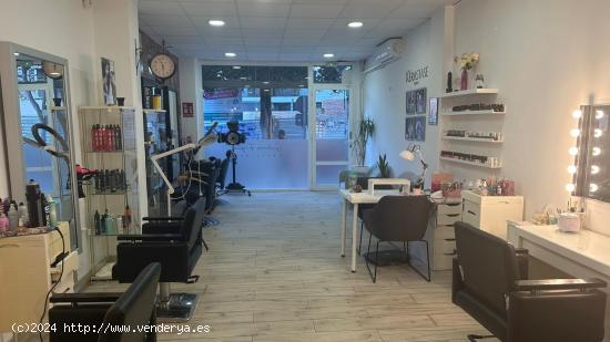  PELUQUERIA EN MUY BUENA UBICACIÓN EN TRASPASO - MALAGA 