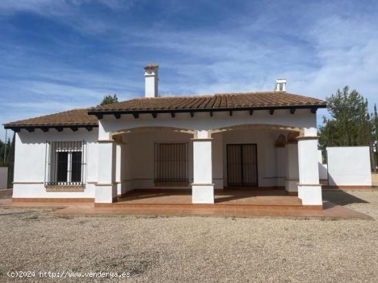 🌳 Ubicación Perfecta: Situado en Los Altos de Palas, Fuente Álamo, disfrutarás de un entorno s