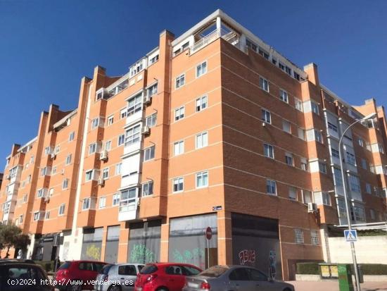 VENTA LOCAL COMERCIAL EN RENTABILIDAD EN ZONA LAS TABLAS - MADRID