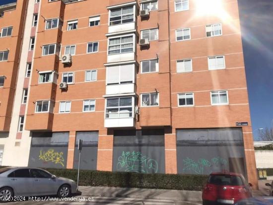 VENTA LOCAL COMERCIAL EN RENTABILIDAD EN ZONA LAS TABLAS - MADRID