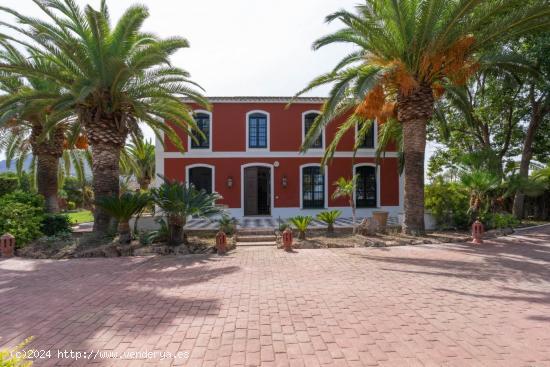 Bonita casa de campo con piscina, jardines y barbacoa - MALAGA