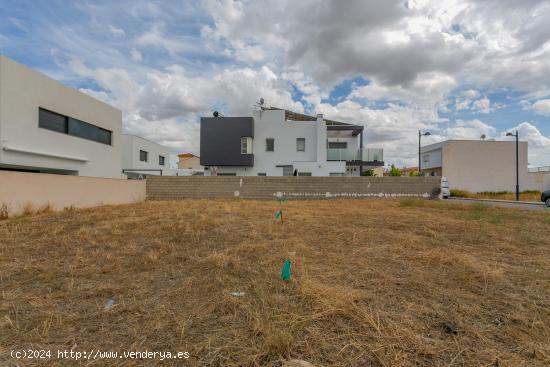 Terreno Perfecto en Cúllar Vega: ¡Listo para Tu Proyecto! - GRANADA