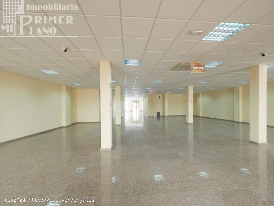 *¡OFERTA! Local comercial en venta y alquiler en c/Socuellamos, 450m2 en perfecto estado y diáfano