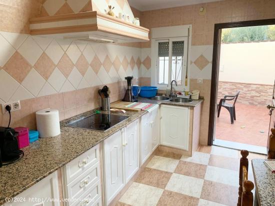 SE VENDE CHALET EN BARRIO DE JARANA - CADIZ