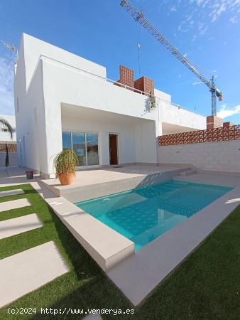 VILLAS DE OBRA NUEVA EN PILAR DE LA HORADADA - ALICANTE