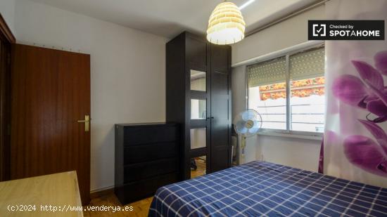 Acogedora habitación en alquiler en apartamento de 3 dormitorios en Aluche - MADRID