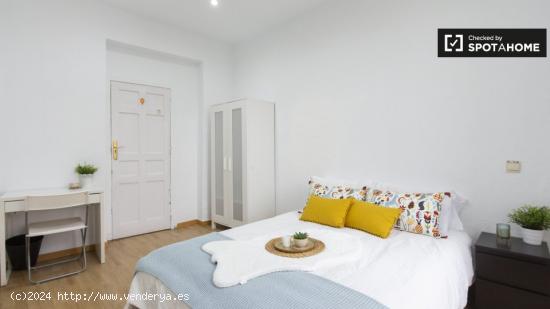 Bonita habitación en alquiler en apartamento de 5 dormitorios, La Latina - MADRID