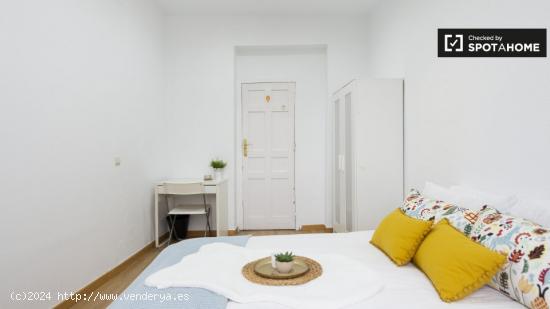 Bonita habitación en alquiler en apartamento de 5 dormitorios, La Latina - MADRID