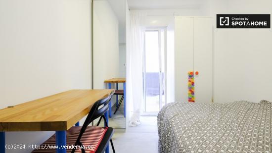 Encantadora habitación con cama doble y baño privado en alquiler en Puerta del Ángel - MADRID