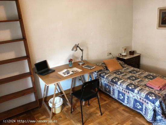 Habitación en piso compartido en Pamplona - NAVARRA