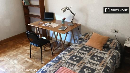 Habitación en piso compartido en Pamplona - NAVARRA