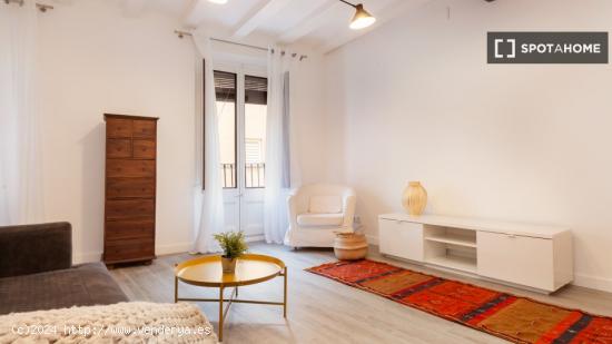 Apartamento recién reformado y amueblado - BARCELONA