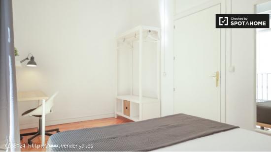 Habitación amueblada en apartamento de 7 dormitorios en Centro, Madrid - MADRID