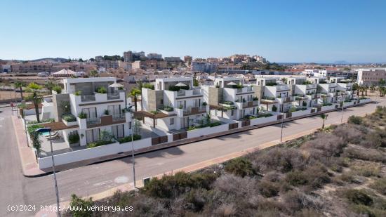 VILLAS PAREADAS DE PLANTA BAJA CON SOLÁRIUM - MURCIA