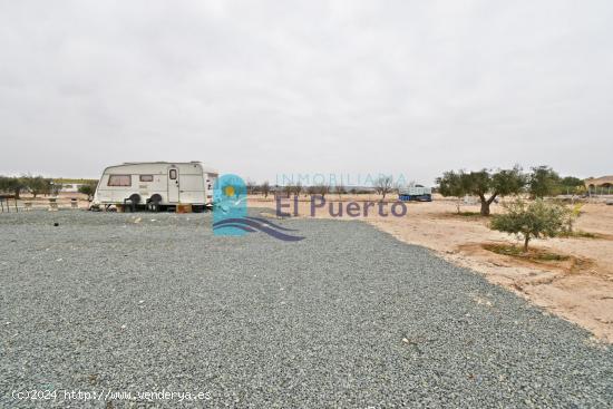 FINCA ACONDICIONADA Y VALLADA CON 2 CARAVANAS, LUZ Y AGUA - REF 842 - MURCIA