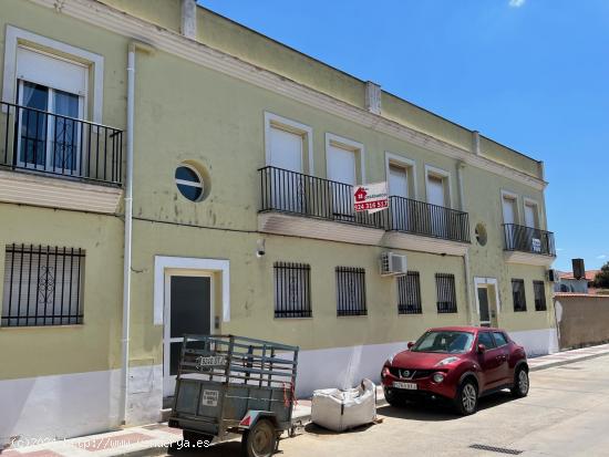 CASABANCO VENDE   PISO DE TRES DORMITORIOS EN BURGUILLOS DEL CERRO. - BADAJOZ