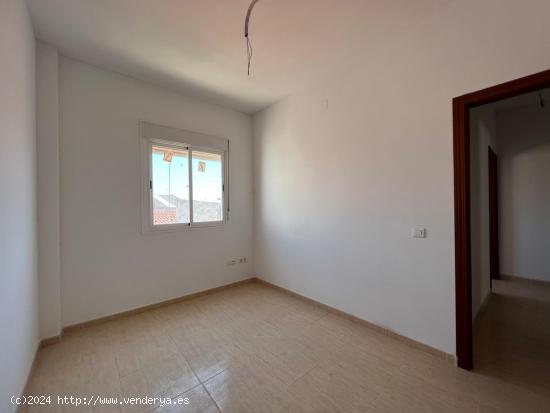 CASABANCO VENDE   PISO DE TRES DORMITORIOS EN BURGUILLOS DEL CERRO. - BADAJOZ