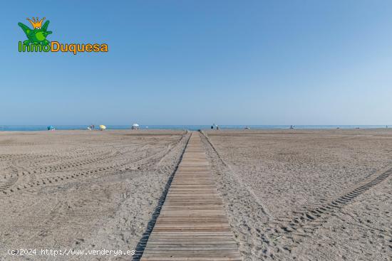 A escasos 3 minutos de la playa... - GRANADA