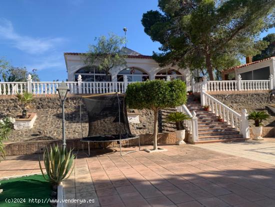 Gran casa con parcela  y piscina - MURCIA