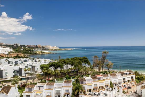  Ático dúplex de 3 dormitorios totalmente reformado en primera línea de playa - MALAGA 