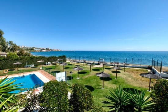  Ático dúplex de 3 dormitorios totalmente reformado en primera línea de playa - MALAGA 