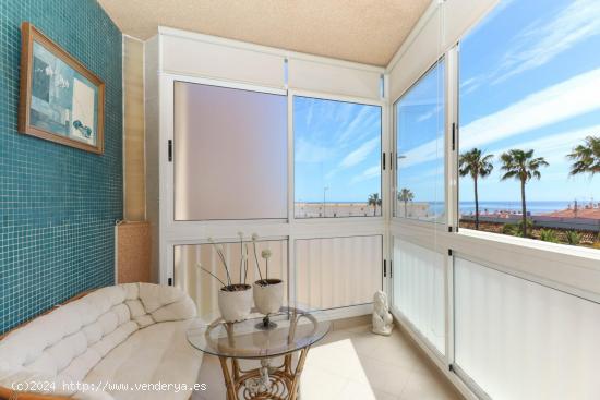  Apartamento con vistas al mar, con terraza acrisatalada y piscina comunitaria en Cabo Cervera - ALIC 