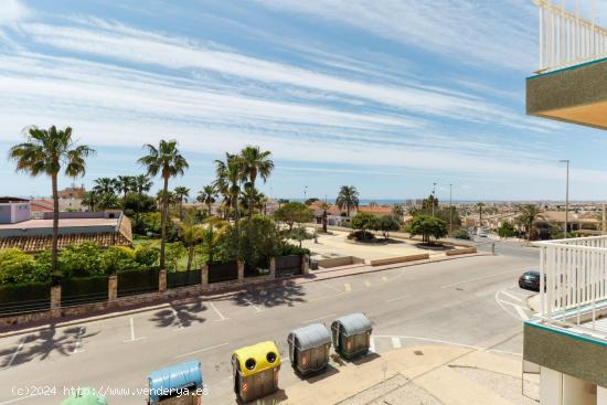 Apartamento con vistas al mar, con terraza acrisatalada y piscina comunitaria en Cabo Cervera - ALIC