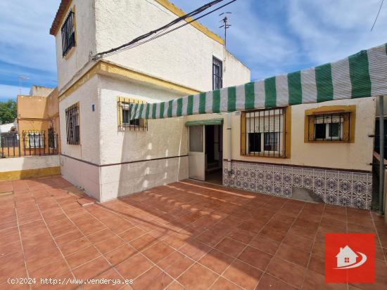 CASA ADOSADA EN BARRIO ALTO - CADIZ