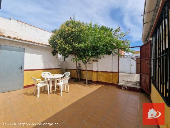 CASA ADOSADA EN BARRIO ALTO - CADIZ