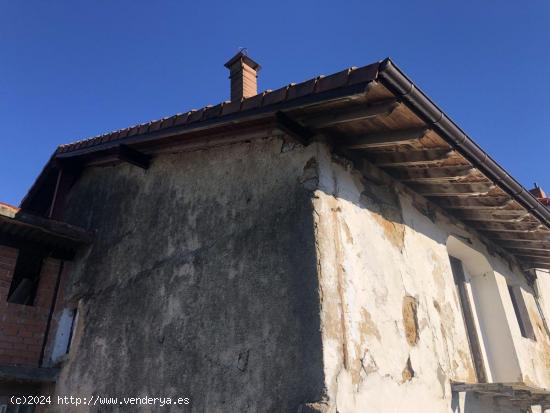 Casa adosada a reformar el interior , tejado nuevo , sin terreno - CANTABRIA