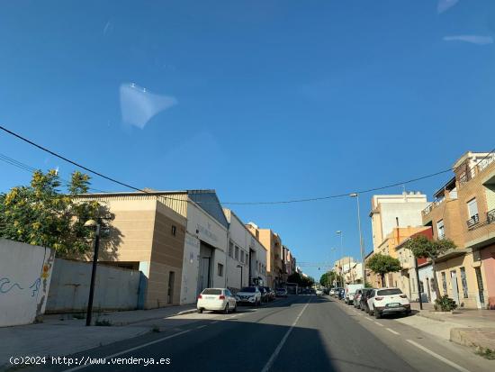 Naves a la entrada de Buñol - VALENCIA