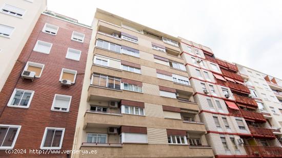 ¡Venta de Bonita Vivienda en el Centro de Zaragoza con plaza de garaje y gran terraza! - ZARAGOZA