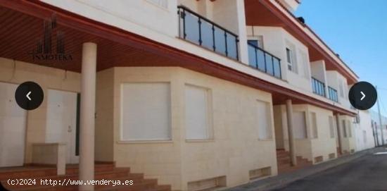 REF: C015 GRUPO INMOTEKA INMOBILIARIA VENDE CHALET ADOSADO DE LUJO EN LA GINETA - ALBACETE