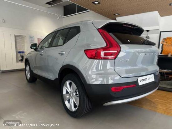 Volvo XC40 Core, T2 Automatica  Gasolina de 2024 con 17 Km por 37.900 EUR. en Barcelona