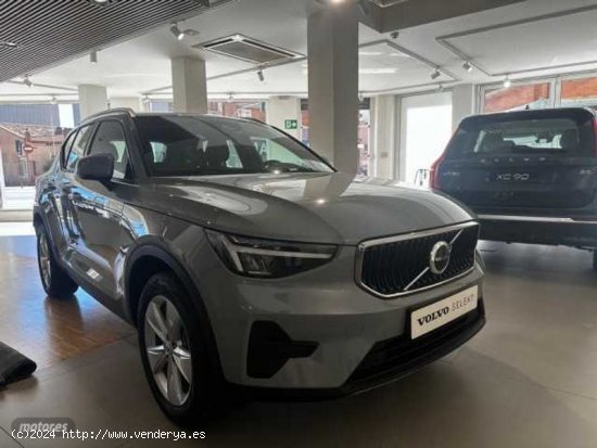 Volvo XC40 Core, T2 Automatica  Gasolina de 2024 con 17 Km por 37.900 EUR. en Barcelona