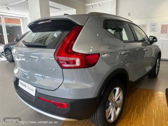 Volvo XC40 Core, T2 Automatica  Gasolina de 2024 con 17 Km por 37.900 EUR. en Barcelona