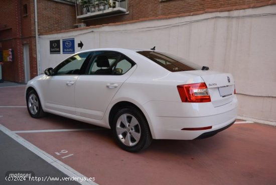 Skoda Octavia Ambition 1,6 TDI 115 CV DSG 7 vel. de 2009 con 127.000 Km por 14.800 EUR. en Madrid