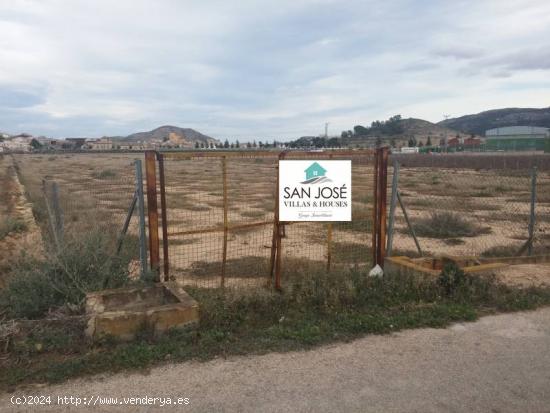  SE VENDE PARCELA CON AGUA DE RIEGO EN HONDÓN DE LAS NIEVES AL LADO DEL POLIDEPORTIVO - ALICANTE 